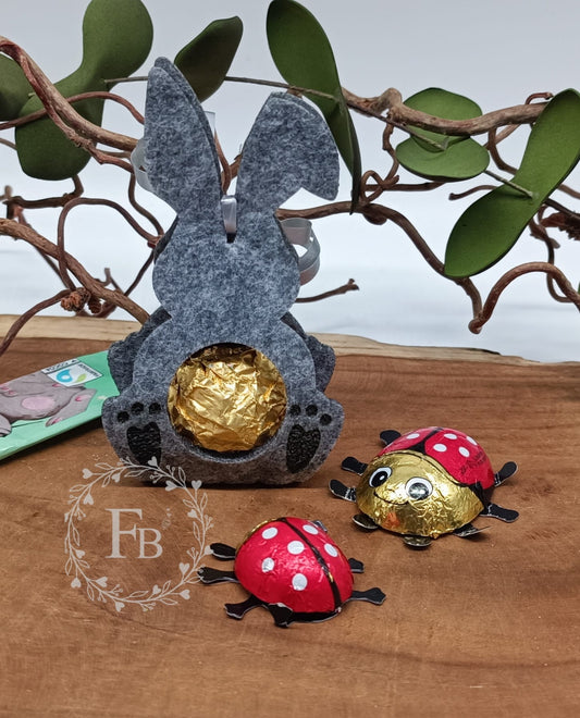 Hase zusammengeklappt mit gravierten Füßen, Rocher 7er Set Stückpreis ab 0.86 Euro zzgl. 19% MwSt.