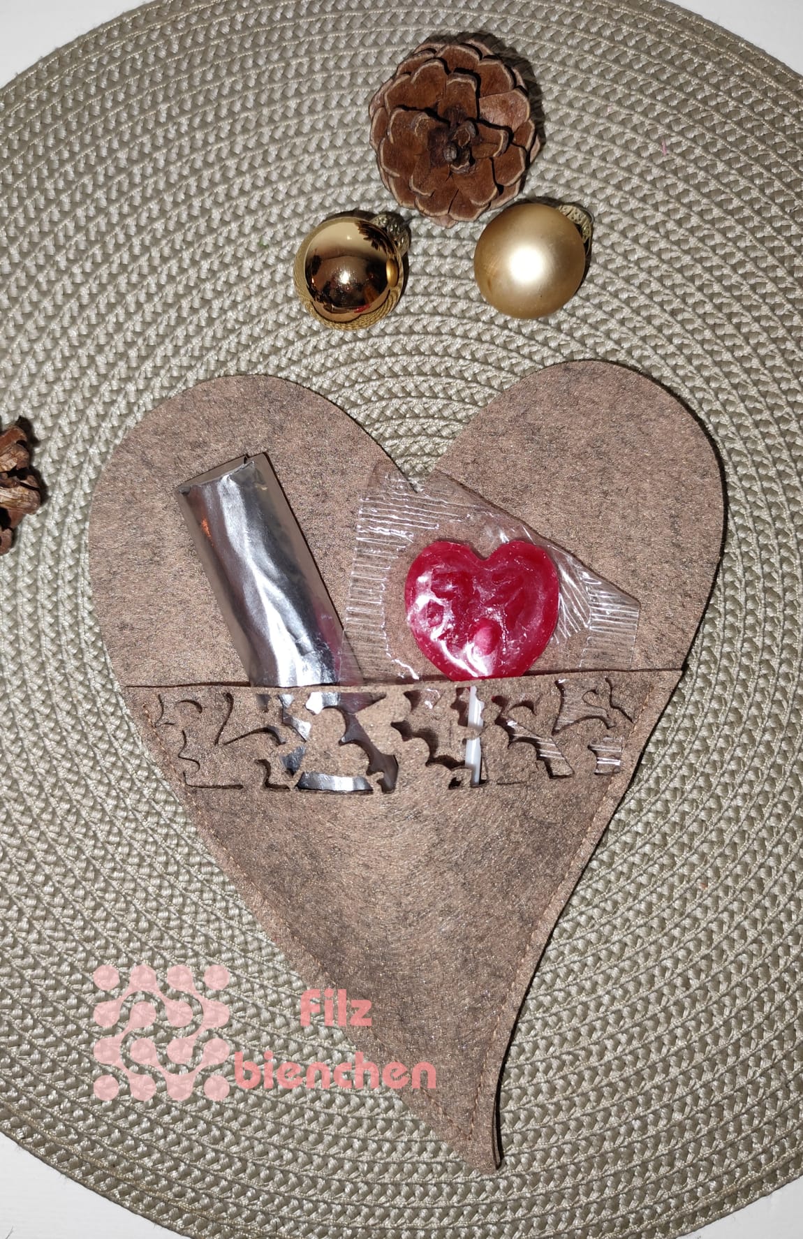 Herztasche geschwungen klein mit Ausschnitt Herzen 9er Set. Stückpreis 1,20€ zzgl. Mwst