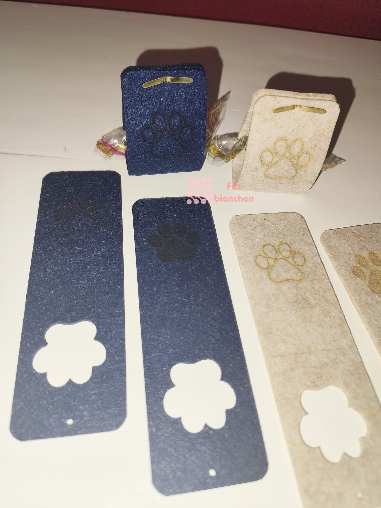 Aufsteller Mini small Ausschnitt und Gravur Pfote gemischt Sparset 10 Stück (eine Farbe) Stückpreis ab 0,57 € zzgl. 19% MwSt.