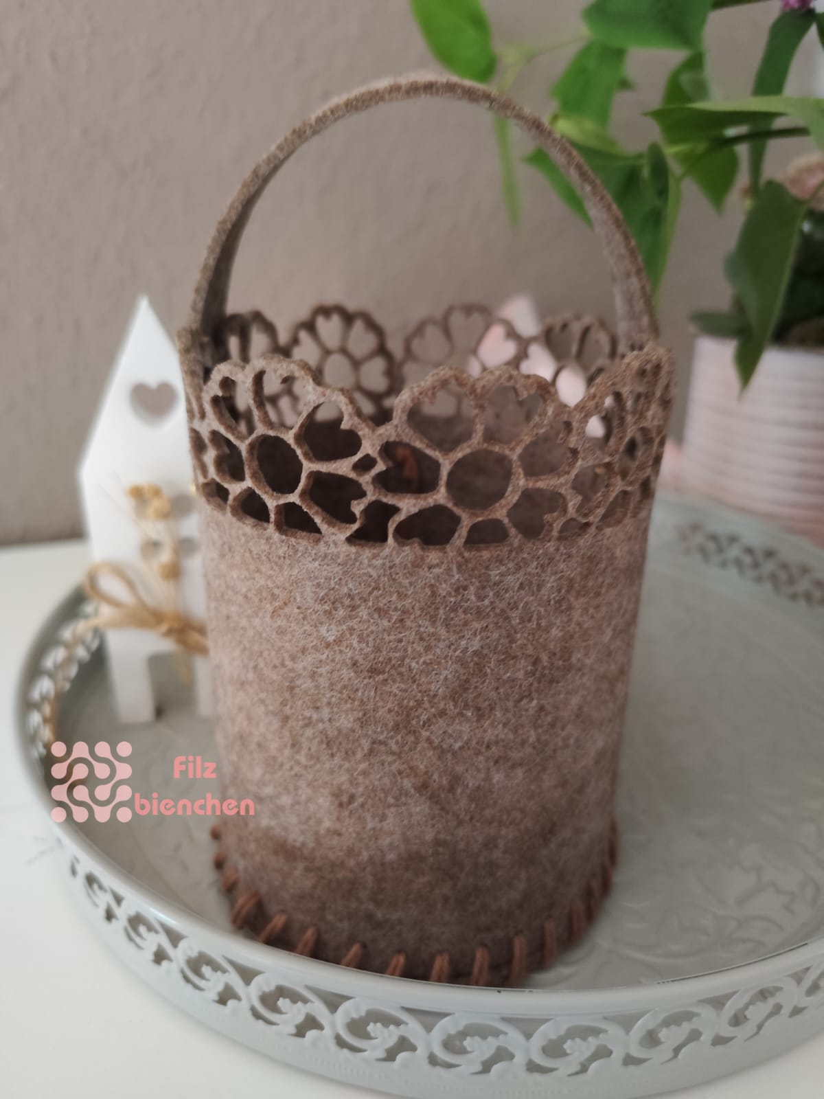 Korb mit Blumenborte A Klein