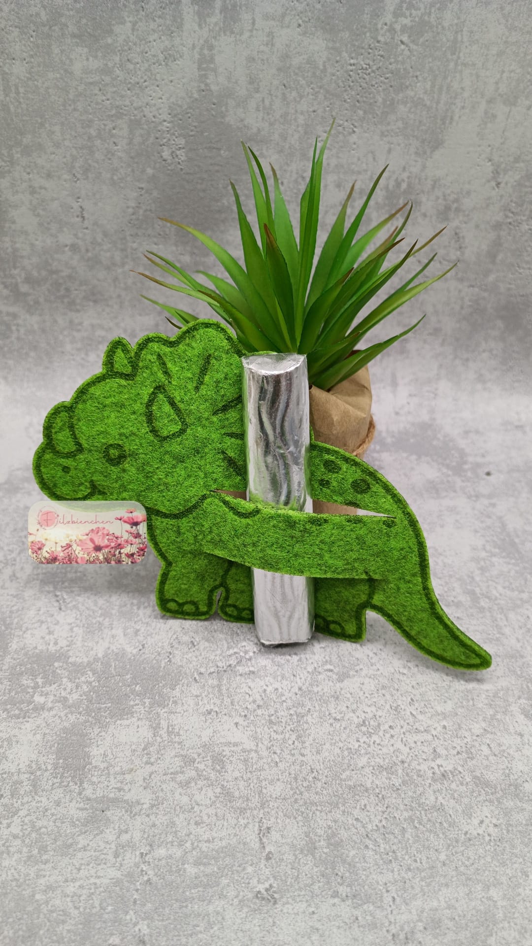 Dino Tritop Graviert mit Schlitz Schokolade