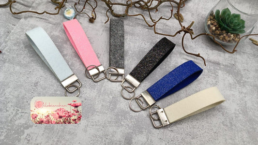 20 Stk. Schlüsselanhänger 3,0x12 cm (zusammengeklappt) ohne Farbwunsch mit Klemme in GLITZER Stückpreis ab 1,05€ zzgl. 19% MwSt.