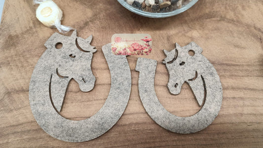 Hufeisen mit Pferdekopf ohne Löcher10 cm (10er Set) Stückpreis ab 0.35 Euro zzgl. 19 % MwSt.