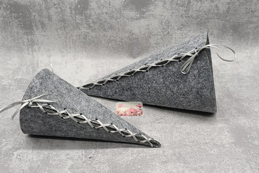 20. ger Schultüte Rohling, Sparpaket 6 Stk. einer Farbe Stückpreis ab 1,57€ zzgl. 19% MwSt.