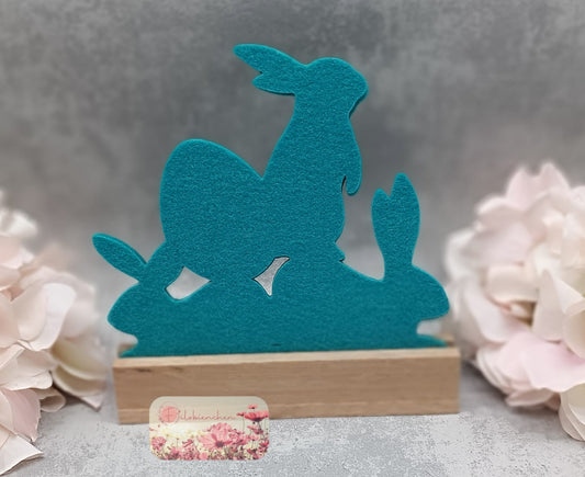 Hasen mit Ei (ohne Ausschnitt), 2er Bastelset mit Holzständer Eiche Natur Stückpreis ab 3.14 Euro zzgl. 19% MwSt.