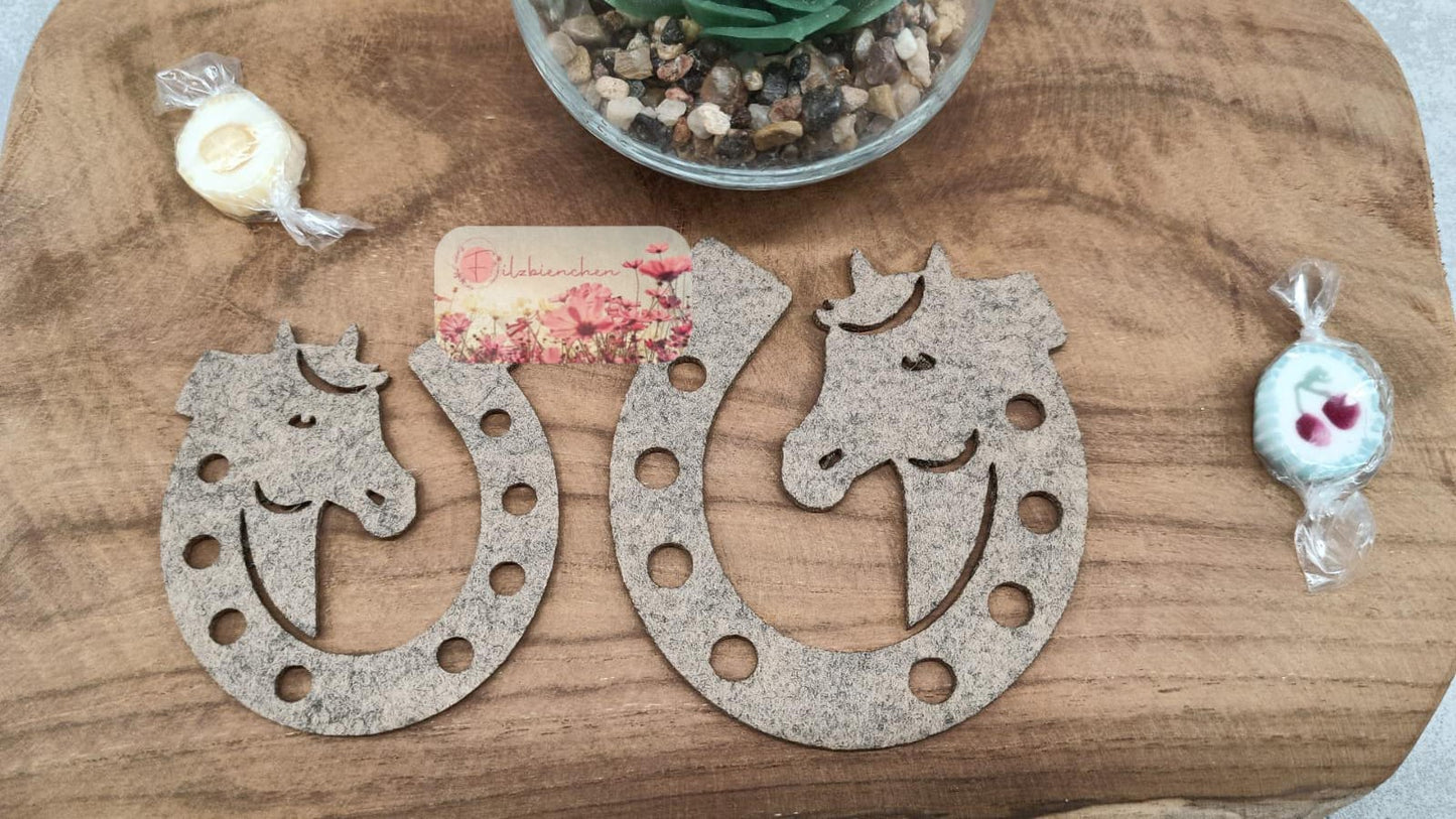 Hufeisen mit Pferdekopf mit Löchern 8 cm (10er Set) Stückpreis ab 0.17 Euro zzgl. 19 % MwSt.