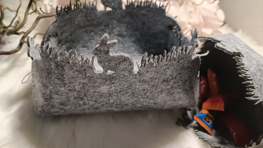 Hasenutensilo mit Gras groß