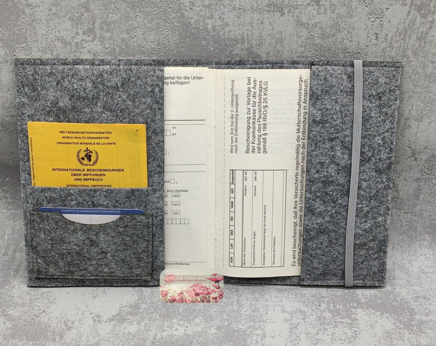 Mutterpasshülle mit Aufsatztasche und 3 farbigen Perlen deiner Wahl (ohne Mindestabnahme)