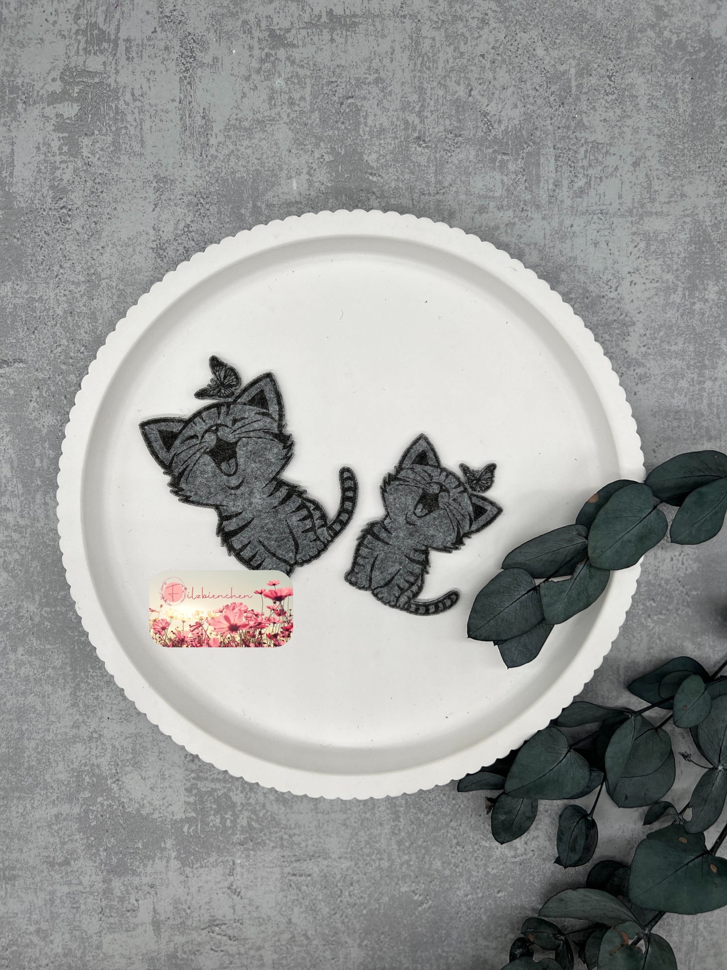 Katze mit Schmetterling, Gravur 10 cm (10er Set) Stückpreis ab 0.52 Euro zzgl. 19% MwSt.