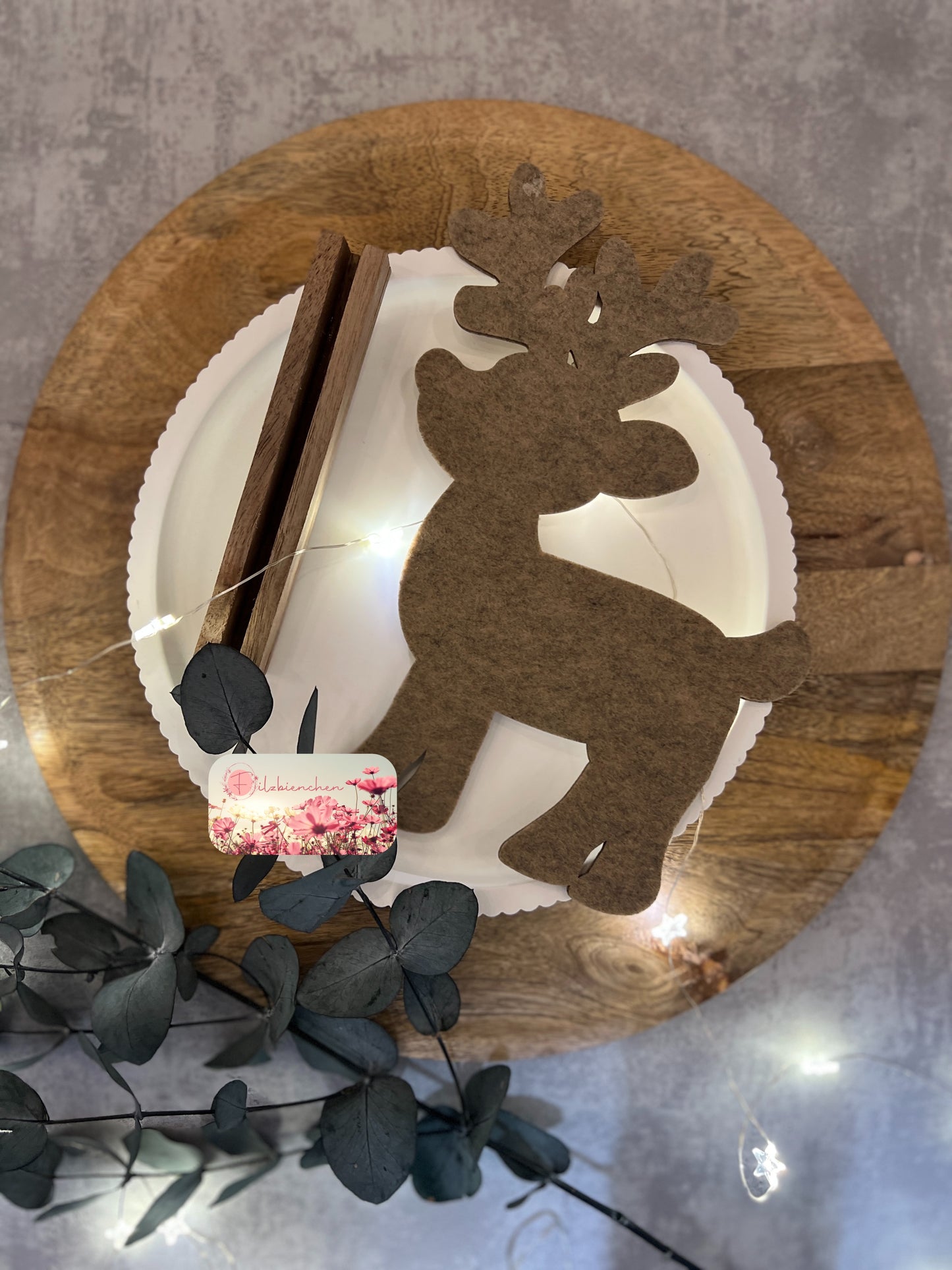 Rentier klein, Bastelset mit Holzständer Nußbaum