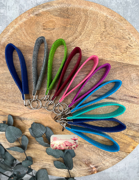 Schlüsselanhänger 3,0 x 12 cm (zusammengeklappt) ohne Farbwunsch, incl. Klemmen 10er Set Stückpreis 1,04€ zzgl. Mwst.