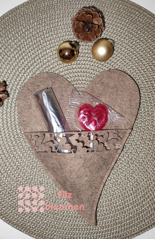 Herztasche geschwungen klein mit Ausschnitt Herzen 9er Set. Stückpreis 1,20€ zzgl. Mwst