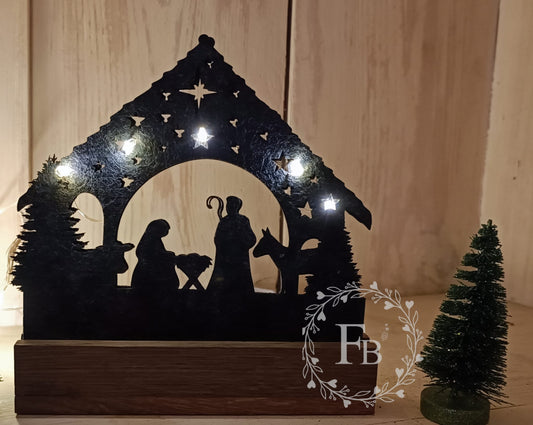 Weihnachtskrippe 2 teilig, klein für Holzständer, Ausschnitte für 20 er Lichterkette Stückpreis 2,80€